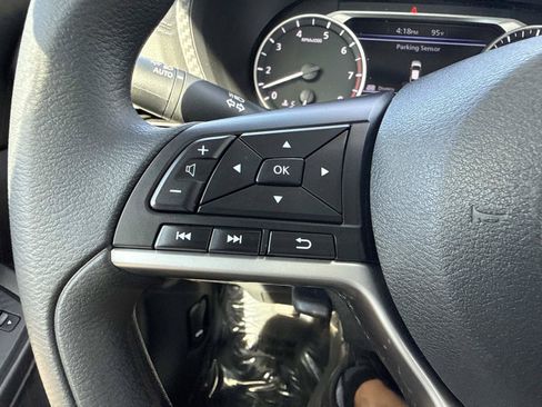 Used 2024 Nissan Sentra SV FWD image 27