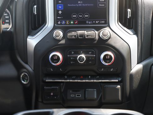 Used 2022 GMC Sierra 3500 SLT w/ X31 Off-Road Package AWD/4WD image 18