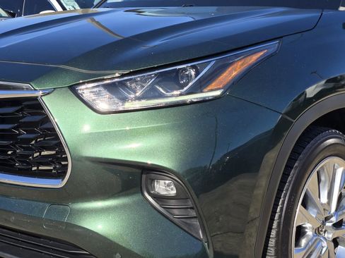 Used 2023 Toyota Highlander Limited image 9