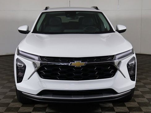 Used 2025 Chevrolet Trax LT w/ LT Convenience Package FWD image 10