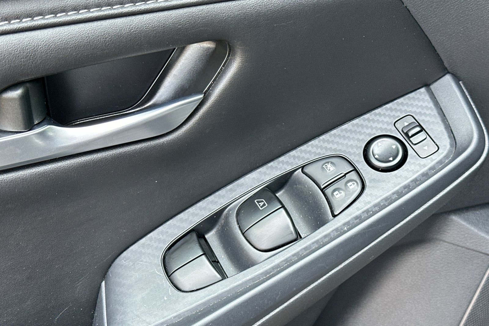 Used 2025 Nissan Sentra SV FWD image 12