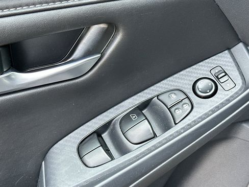 Used 2025 Nissan Sentra SV FWD image 12