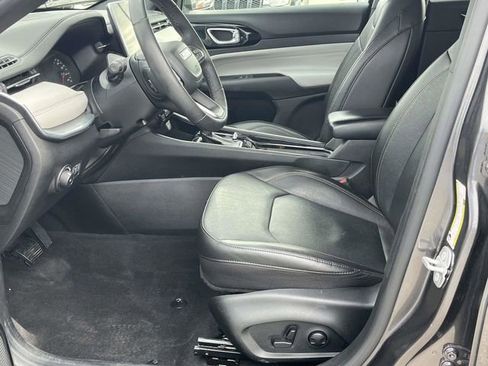 Used 2023 Jeep Compass Limited image 13