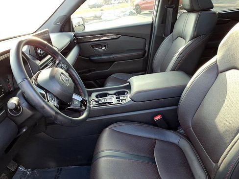 Used 2025 Honda Pilot Black Edition image 16