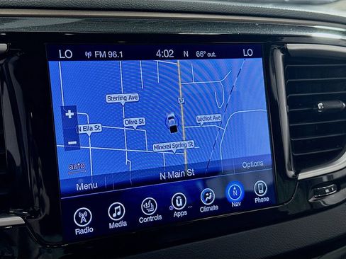 Used 2017 Chrysler Pacifica Touring-L image 14