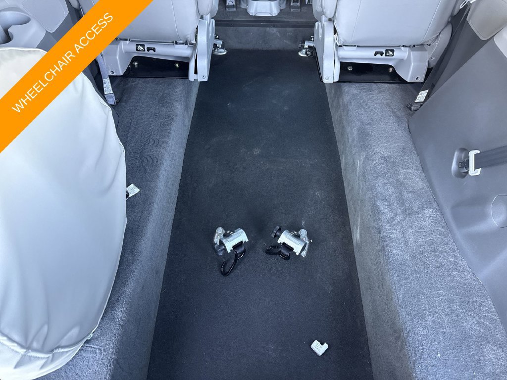Used 2017 Toyota Sienna XLE Premium FWD image 31