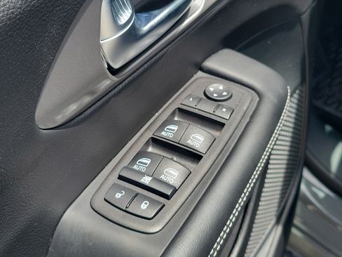 Used 2025 Chrysler Pacifica Select FWD image 16