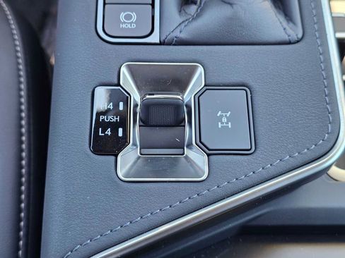 Used 2026 Lexus GX 550 w/ Accessory Package (31) AWD/4WD image 36