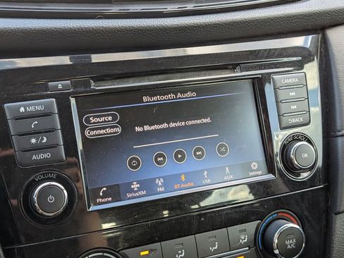 Used 2018 Nissan Rogue S image 15