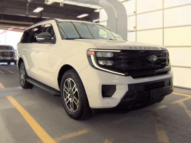 Used 2025 Ford Expedition Active AWD/4WD image 2