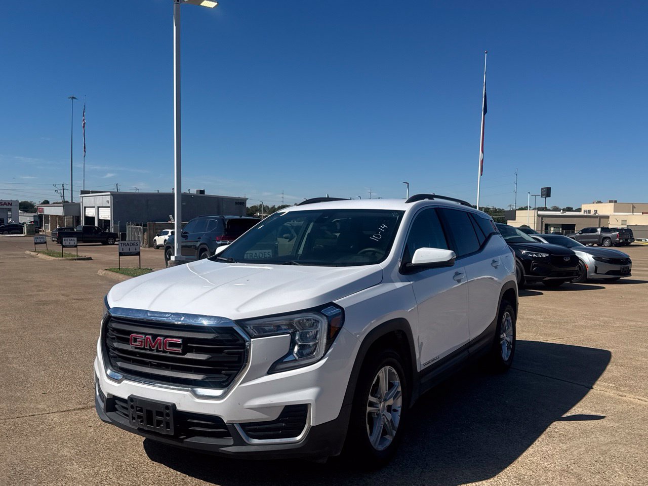 Used 2022 GMC Terrain SLE w/ Driver Convenience Package FWD image 9