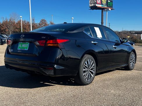 Used 2023 Nissan Altima 2.5 SV image 5