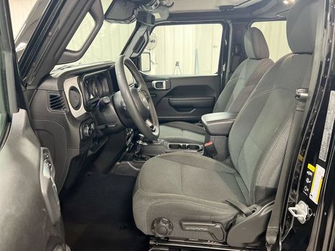 Used 2025 Jeep Wrangler Unlimited Sport AWD/4WD image 19