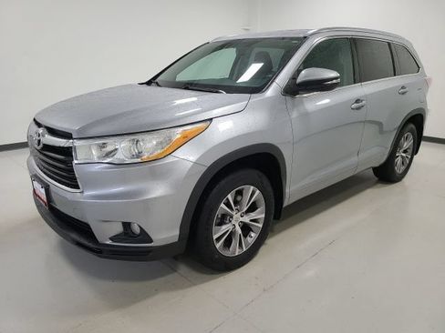 Used 2014 Toyota Highlander XLE AWD/4WD image 5
