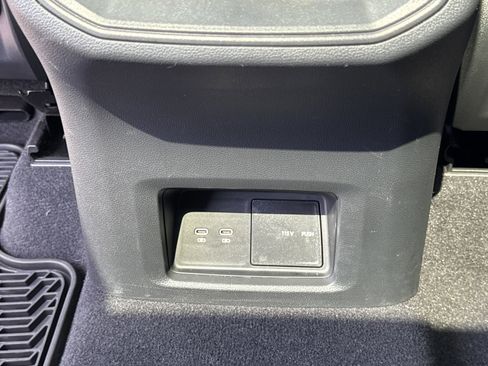 Used 2024 Volkswagen Atlas Cross Sport SEL Premium R-Line image 31