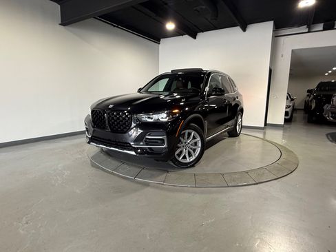 Used 2022 BMW X5 xDrive40i w/ Premium Package AWD/4WD image 4