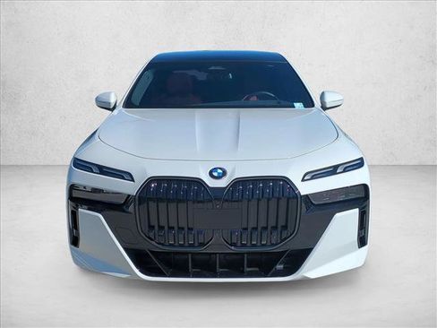 Used 2024 BMW 740i w/ Premium Package 2 RWD image 2