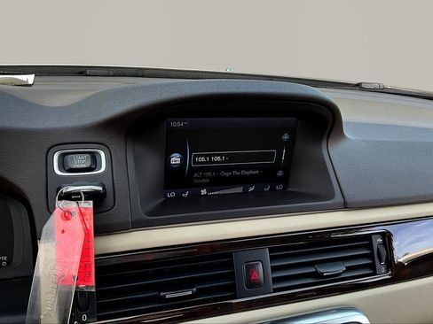 Used 2013 Volvo XC70 3.2 image 14