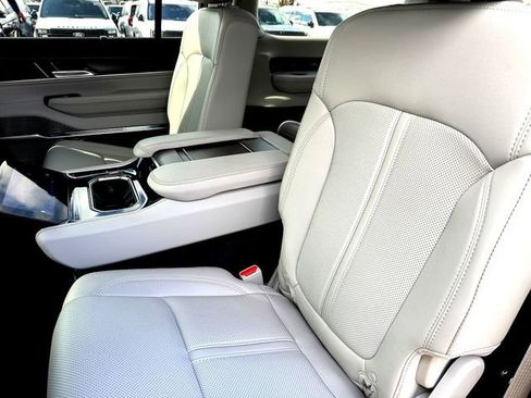 Used 2024 Jeep Grand Wagoneer Series I image 23