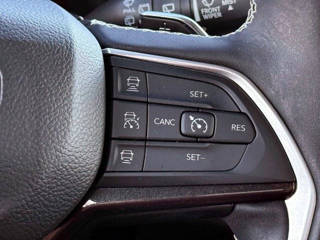 Used 2023 Jeep Grand Cherokee L Laredo AWD/4WD image 24