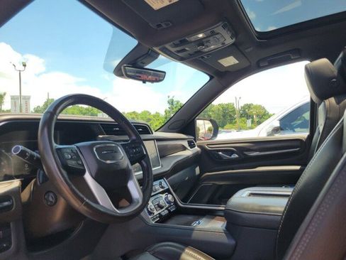 Used 2021 GMC Yukon XL Denali w/ Denali Premium Package RWD image 11