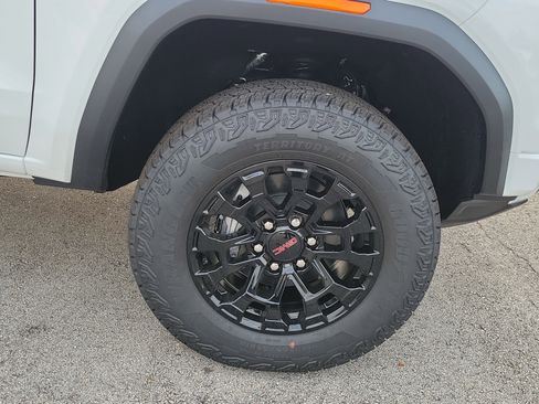 New 2026 GMC Canyon Elevation w/ Convenience Package image 4