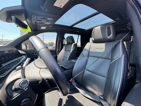 Used 2023 Cadillac Escalade Sport w/ LPO, ONYX Package image 23