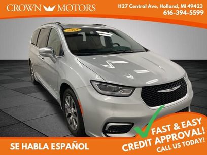 Used 2024 Chrysler Pacifica Pinnacle