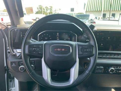 Used 2025 GMC Sierra 1500 SLT AWD/4WD image 15