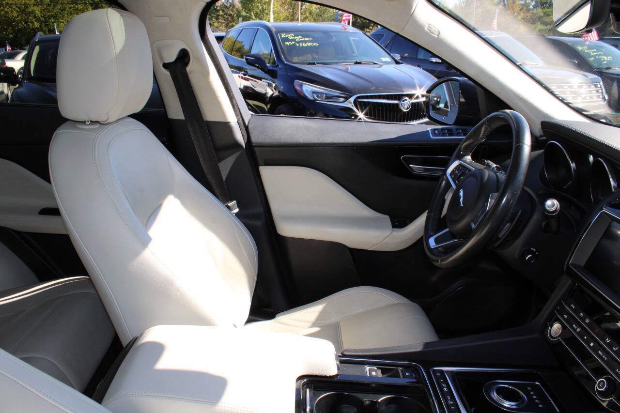 Used 2020 Jaguar F-PACE Prestige AWD/4WD image 11