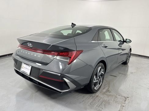 Used 2025 Hyundai Elantra SEL FWD image 35