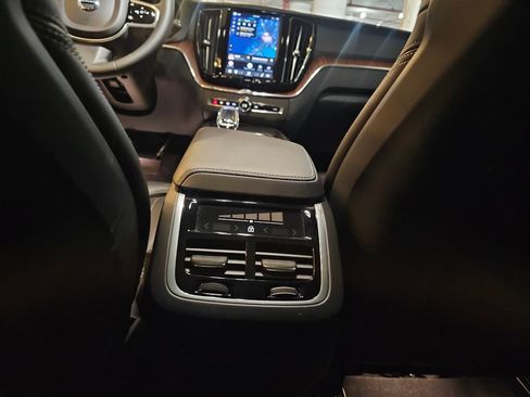 Certified 2023 Volvo XC60 B5 Ultimate AWD/4WD image 14