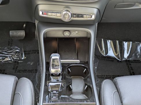 New 2025 Volvo XC40 B5 Plus w/ Protection Package Premier image 20