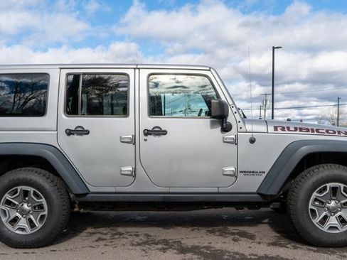 Used 2017 Jeep Wrangler Unlimited Rubicon w/ Connectivity Group image 5