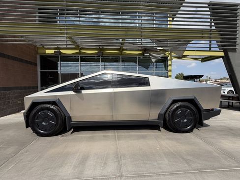 Used 2025 Tesla Cybertruck AWD Crew Cab image 7