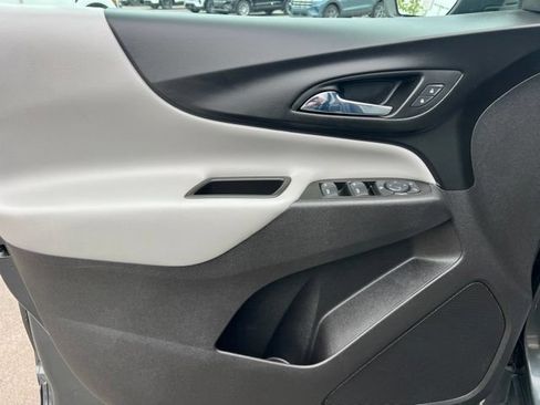 Used 2019 Chevrolet Equinox LS FWD image 19
