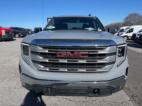 Used 2024 GMC Sierra 1500 SLE image 2