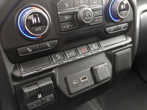 Used 2021 Chevrolet Silverado 2500 LT w/ Convenience Package image 11