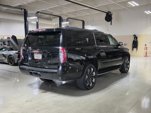 Used 2019 GMC Yukon XL SLT AWD/4WD image 7
