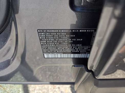Certified 2025 Volkswagen Taos SE FWD image 32