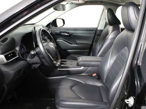 Used 2023 Toyota Highlander XLE FWD image 14