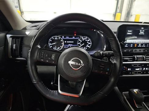 Used 2023 Nissan Pathfinder SL w/ Lighting Package (N92) image 6