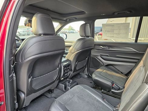 New 2025 Jeep Grand Cherokee L Altitude AWD/4WD image 12