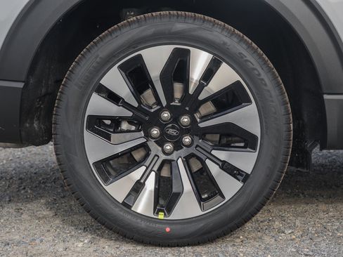 New 2026 Ford Explorer Platinum w/ LUX Leather Package image 22