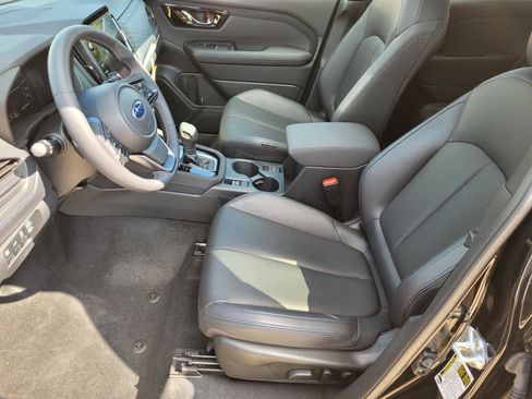 Certified 2025 Subaru Forester Limited AWD/4WD image 3