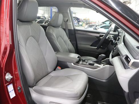 Used 2022 Toyota Highlander Platinum AWD/4WD image 24