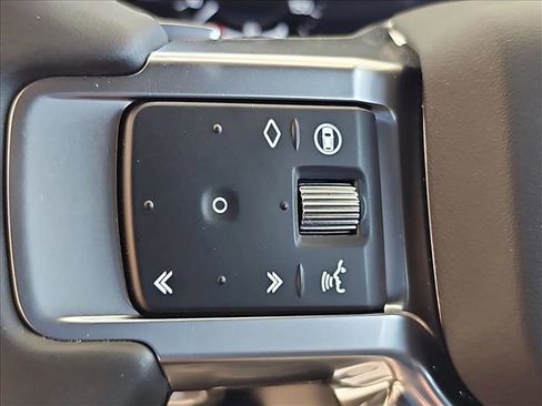 New 2025 Land Rover Discovery Dynamic SE image 18