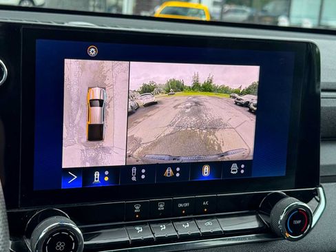 Used 2023 Chevrolet Colorado Trail Boss w/ Technology Package AWD/4WD image 19