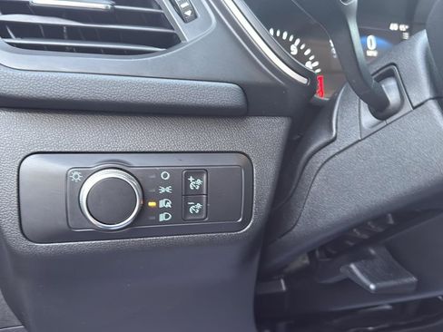 Used 2020 Ford Escape SE image 18