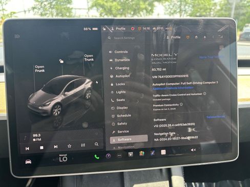 Used 2023 Tesla Model Y Long Range AWD/4WD image 23